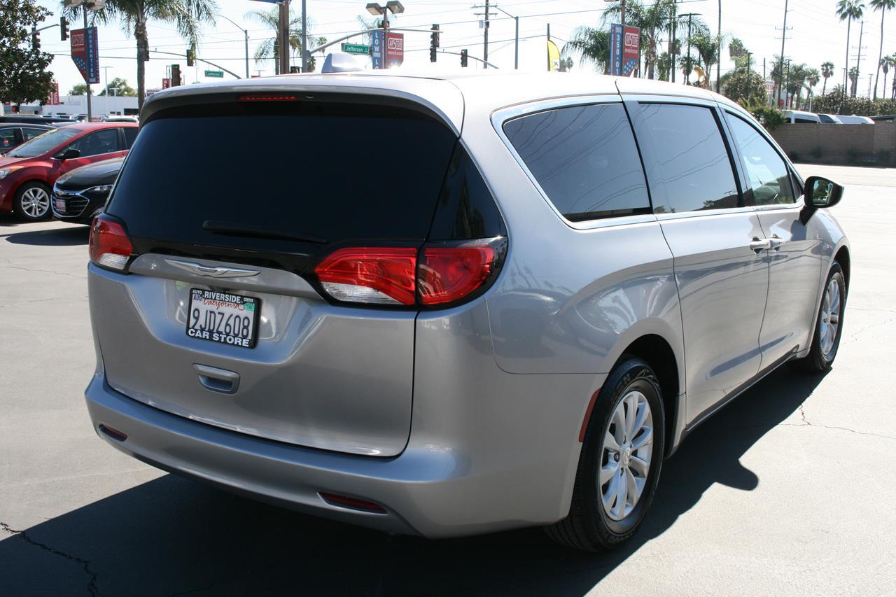 Chrysler Pacifica Touring FWD 2017
