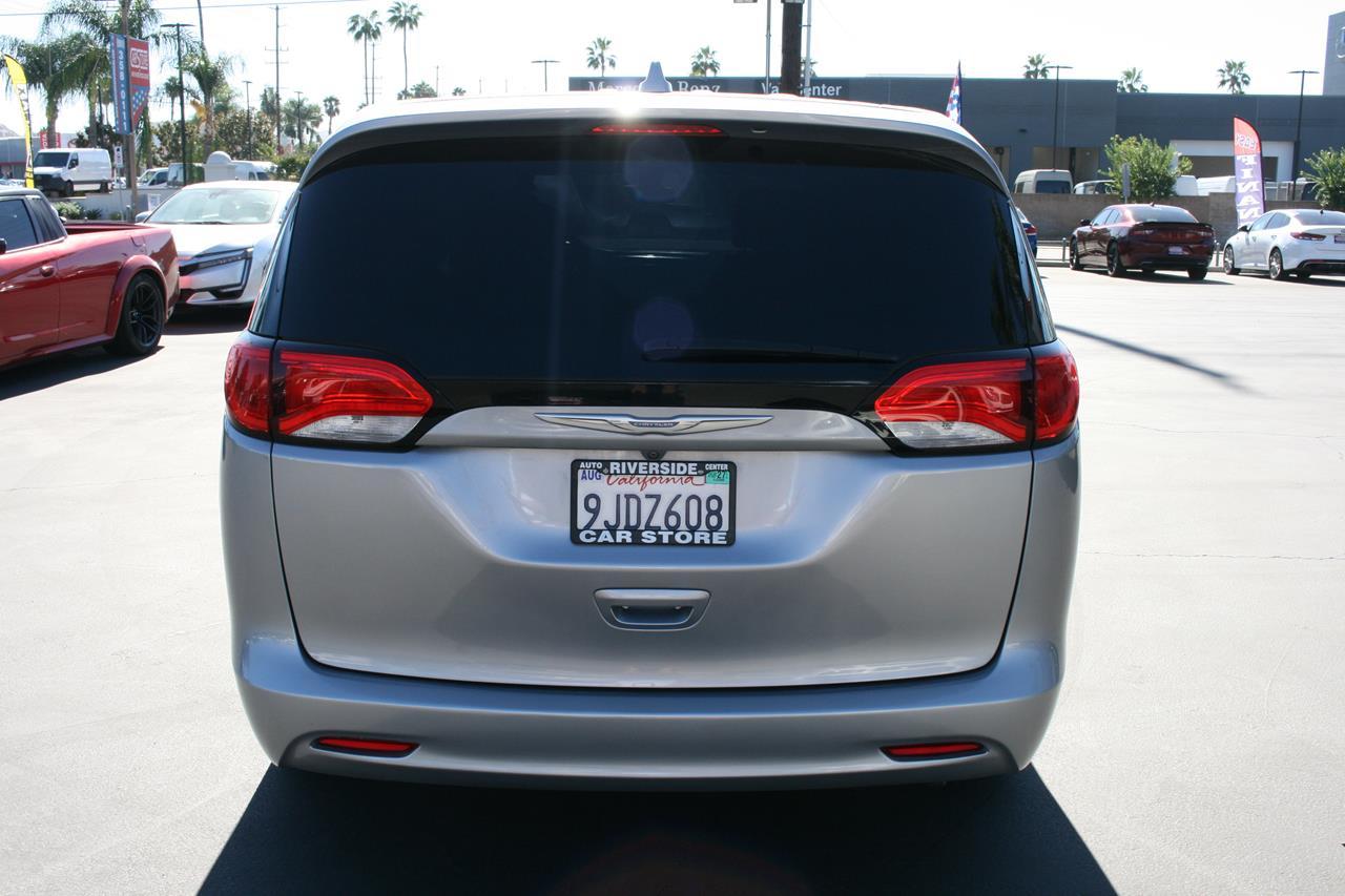 Chrysler Pacifica Touring FWD 2017