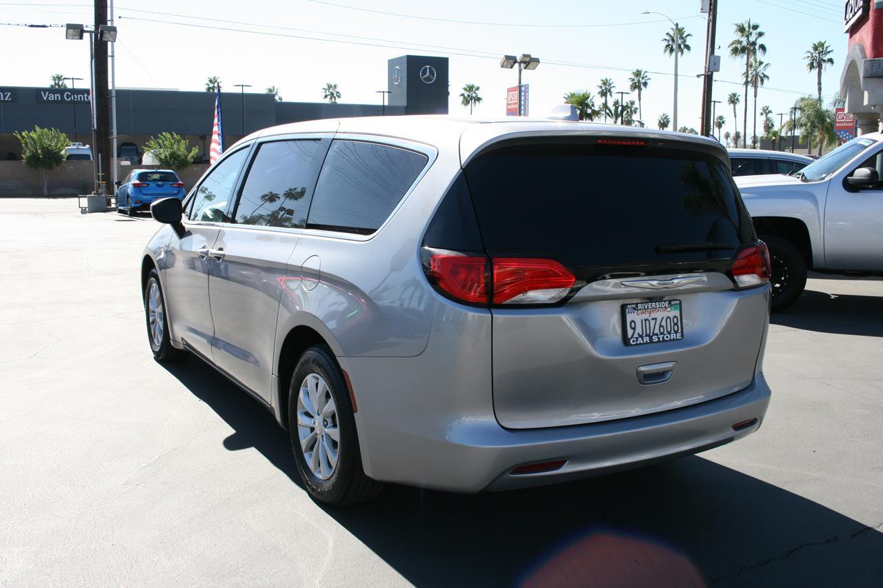 Chrysler Pacifica Touring FWD 2017