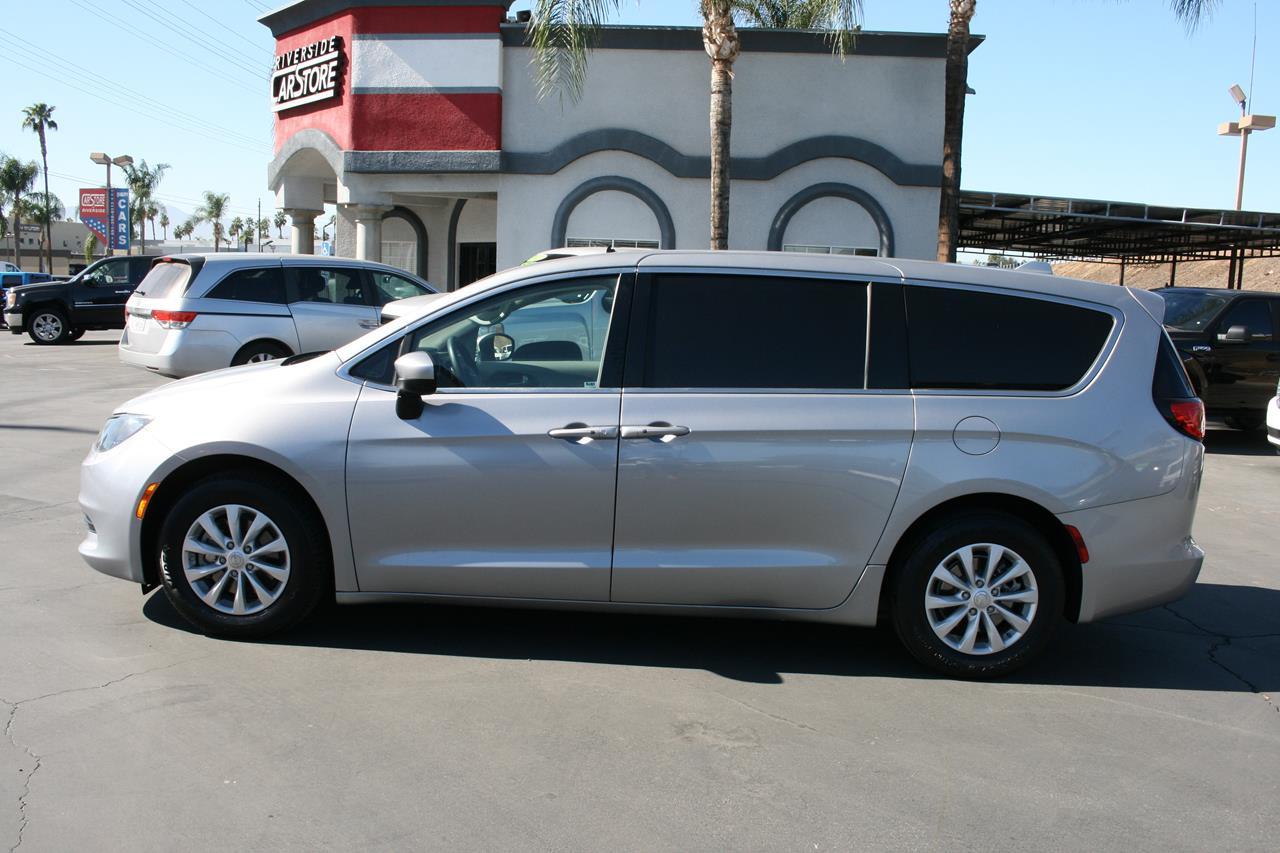 Chrysler Pacifica Touring FWD 2017