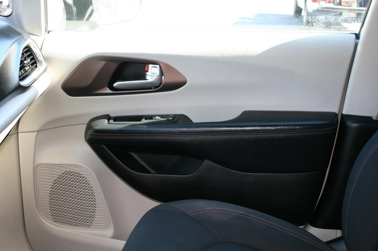 Chrysler Pacifica Touring FWD 2017