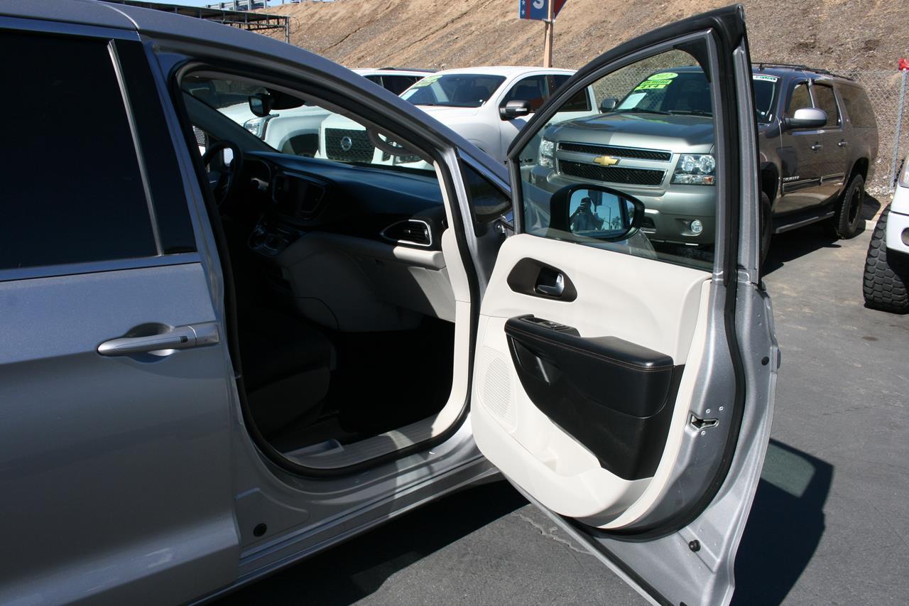 Chrysler Pacifica Touring FWD 2017