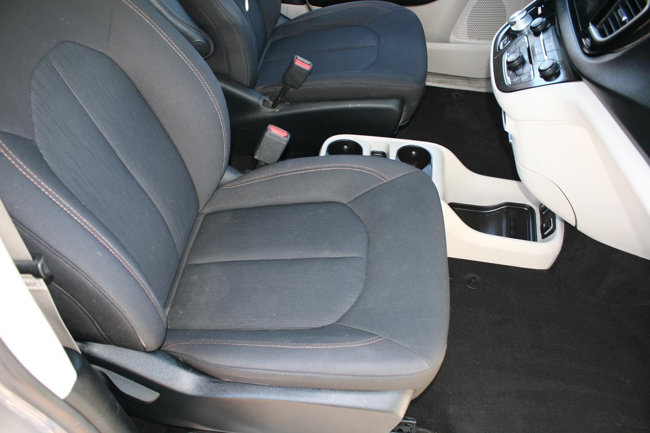 Chrysler Pacifica Touring FWD 2017