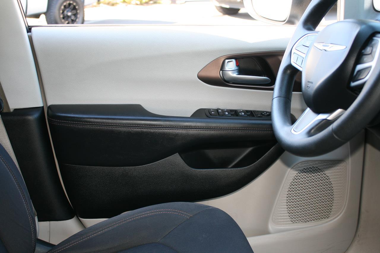 Chrysler Pacifica Touring FWD 2017