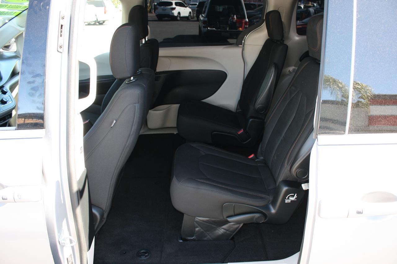 Chrysler Pacifica Touring FWD 2017