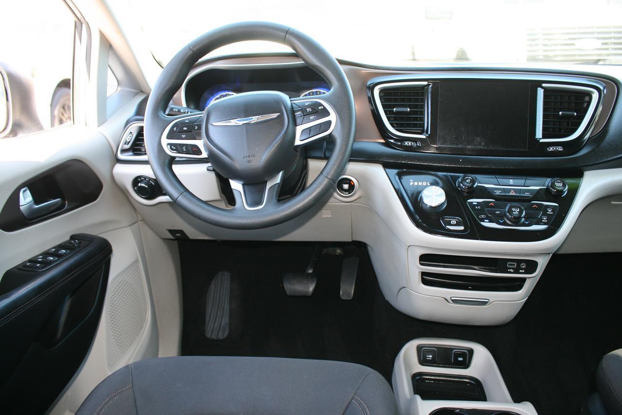 Chrysler Pacifica Touring FWD 2017