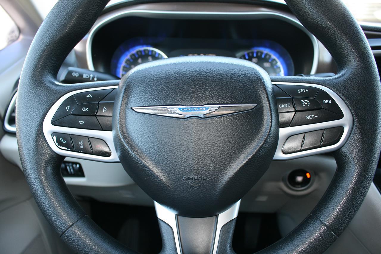 Chrysler Pacifica Touring FWD 2017
