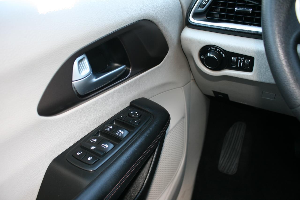 Chrysler Pacifica Touring FWD 2017