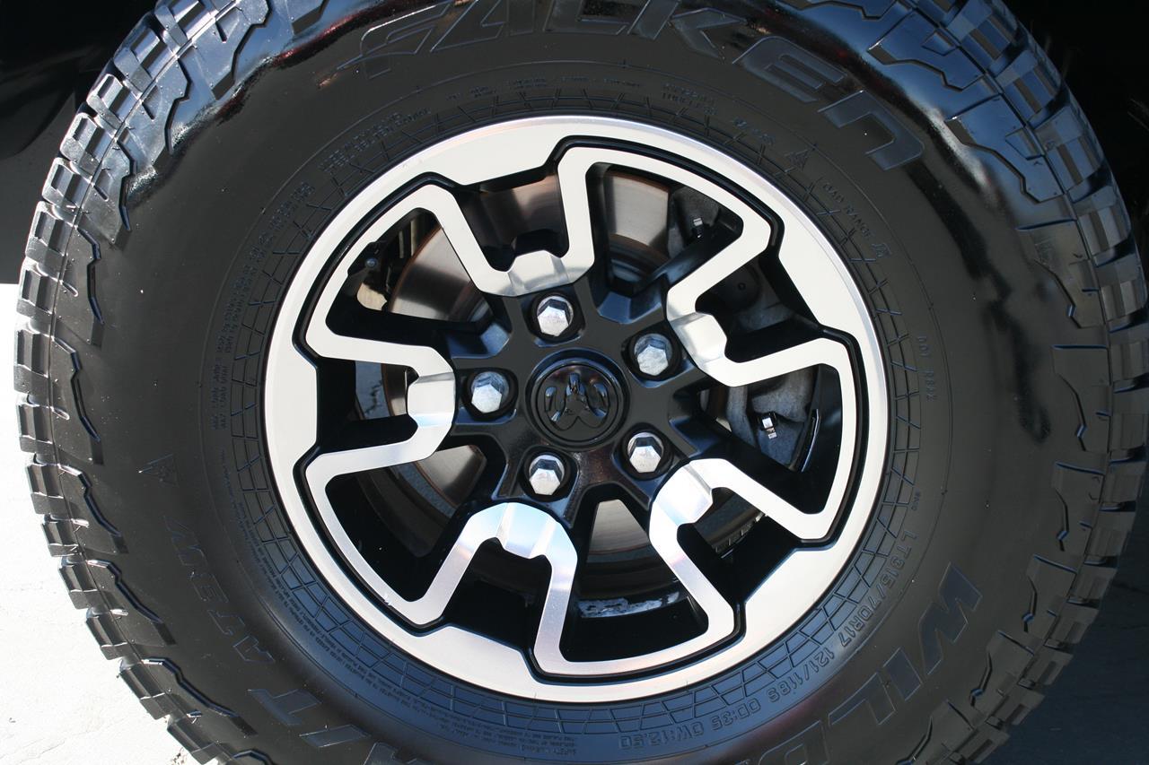 RAM 1500 4WD Crew Cab 140.5" Rebel 2016