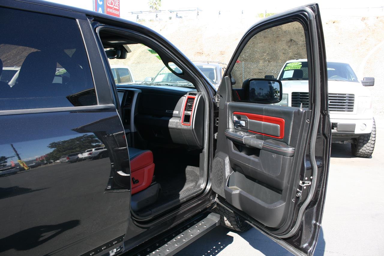 RAM 1500 4WD Crew Cab 140.5" Rebel 2016