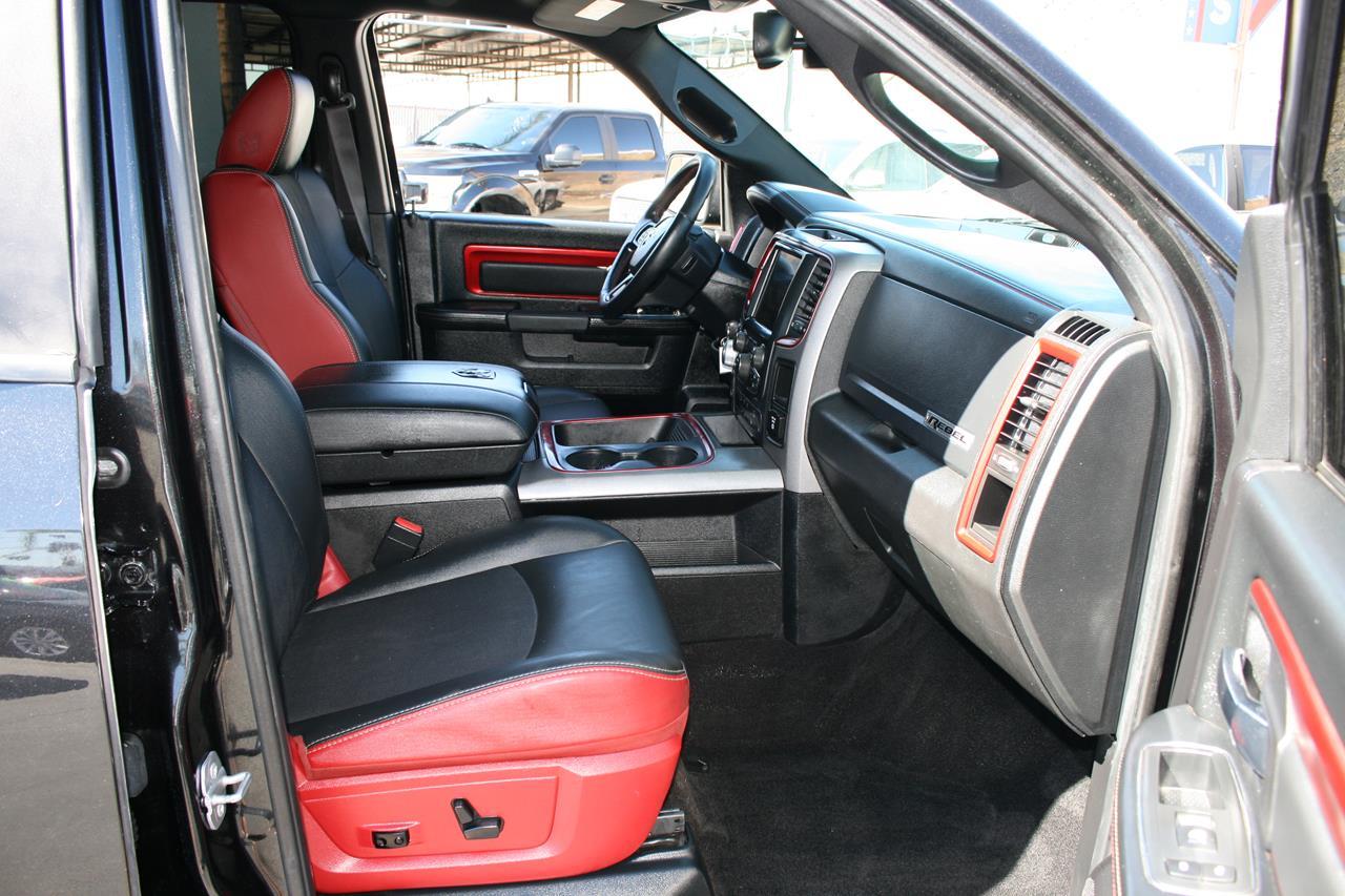 RAM 1500 4WD Crew Cab 140.5" Rebel 2016