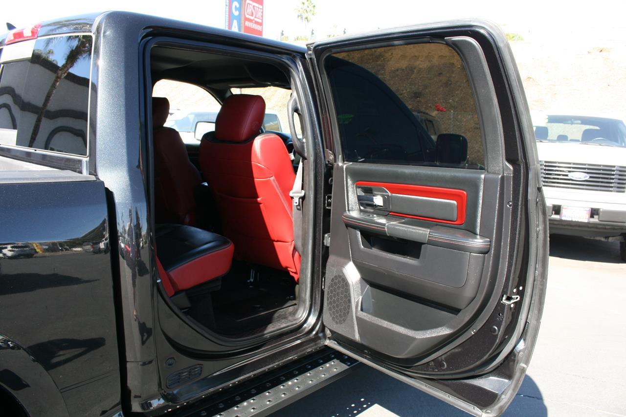 RAM 1500 4WD Crew Cab 140.5" Rebel 2016