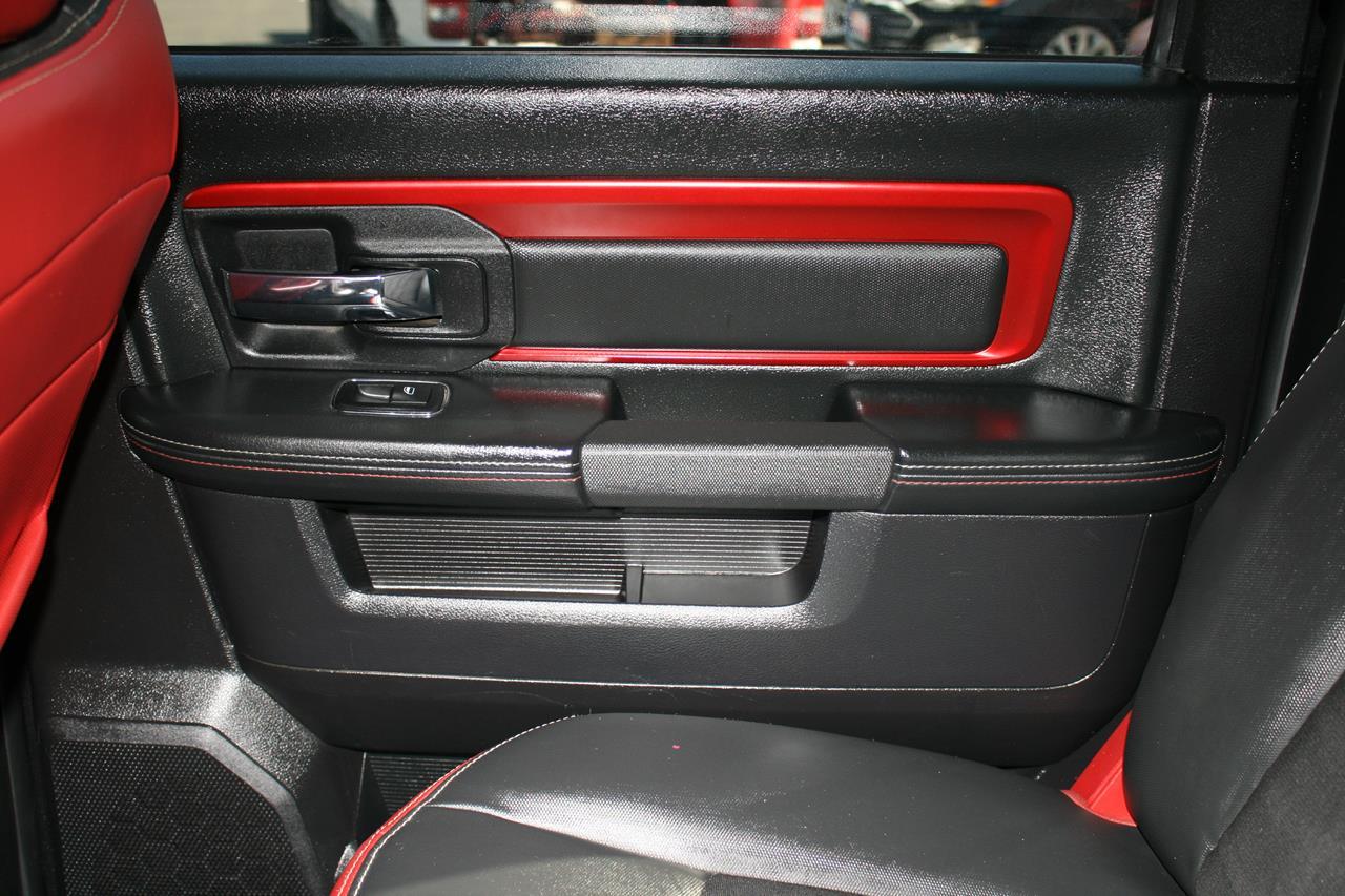 RAM 1500 4WD Crew Cab 140.5" Rebel 2016