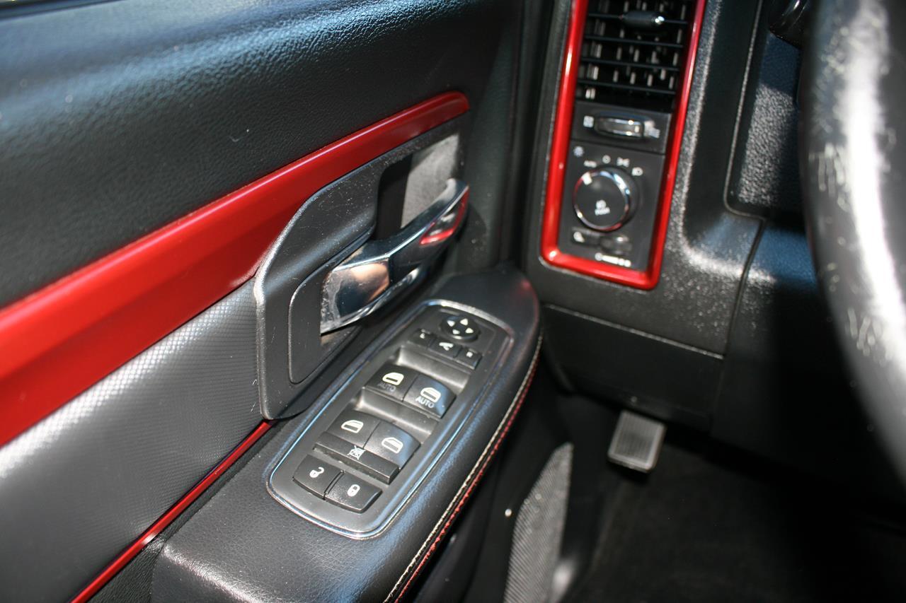 RAM 1500 4WD Crew Cab 140.5" Rebel 2016