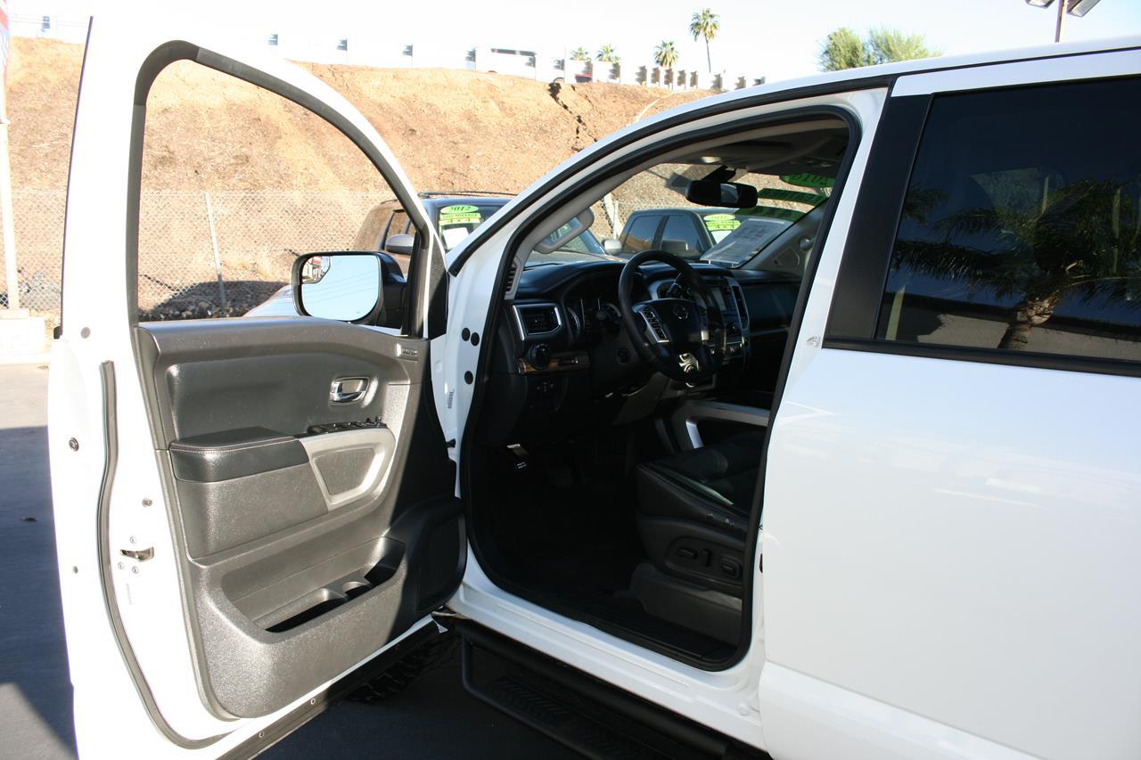 Nissan Titan 4x4 Crew Cab SL 2018