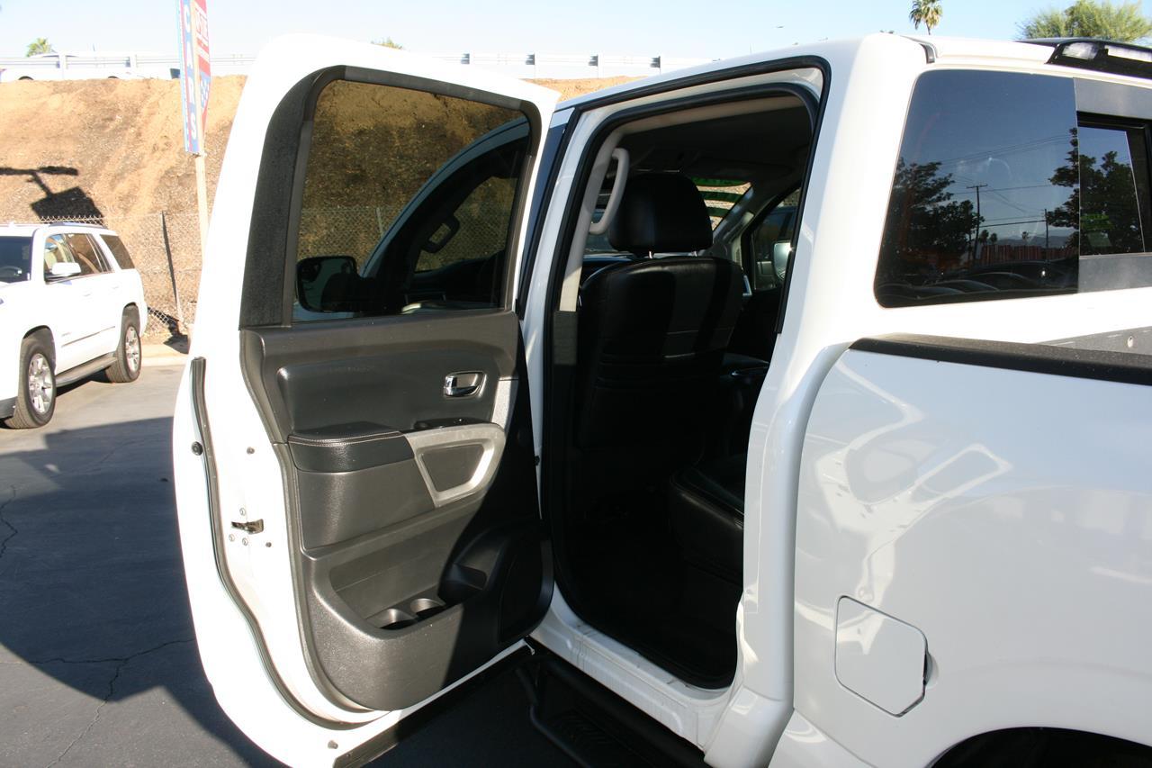 Nissan Titan 4x4 Crew Cab SL 2018