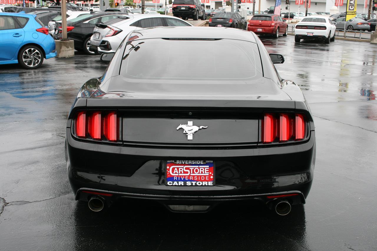 Ford Mustang V6 Fastback 2017