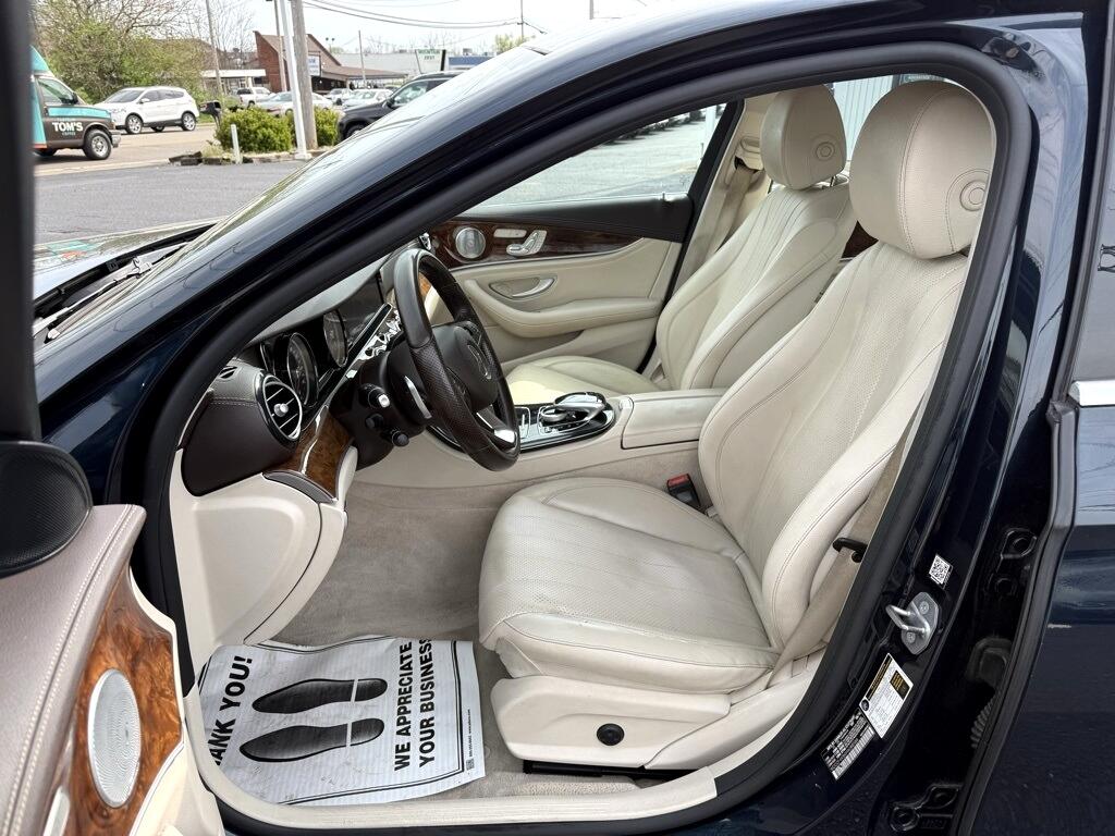 Mercedes-Benz E-Class E300 Luxury 4MATIC Sedan 2017 Mercedes-Benz E-Class E300 Luxury 4MATIC Sedan 2017