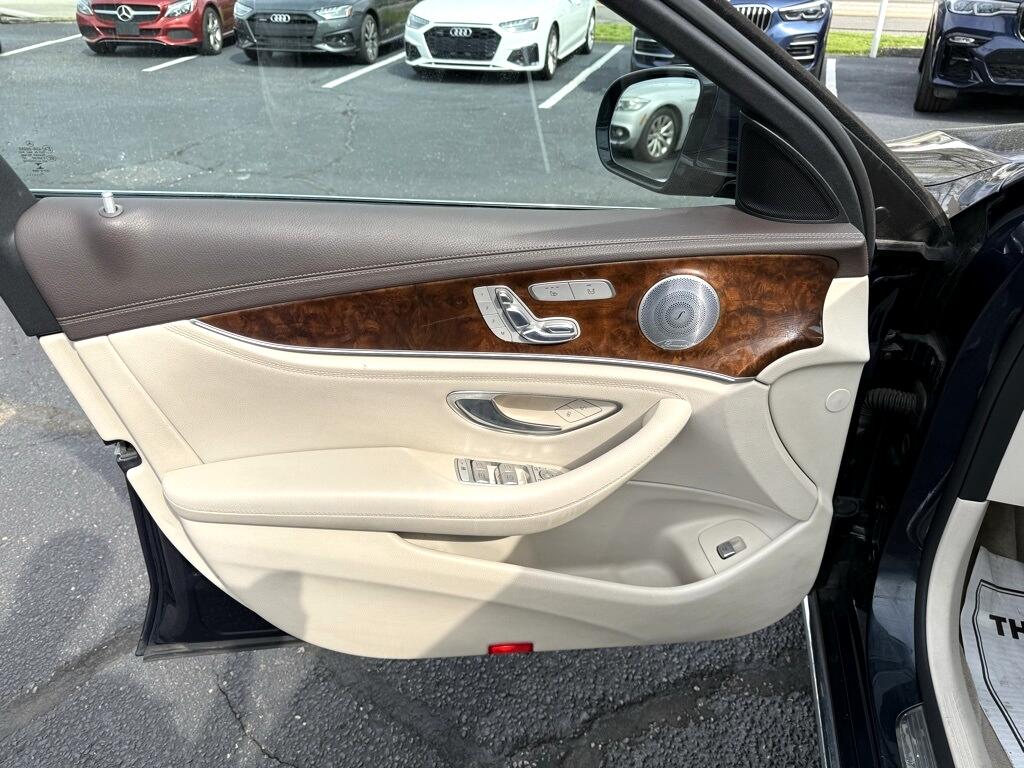 Mercedes-Benz E-Class E300 Luxury 4MATIC Sedan 2017 Mercedes-Benz E-Class E300 Luxury 4MATIC Sedan 2017