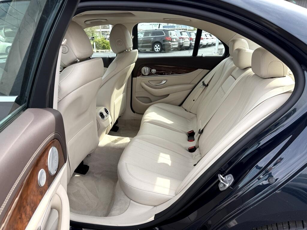 Mercedes-Benz E-Class E300 Luxury 4MATIC Sedan 2017 Mercedes-Benz E-Class E300 Luxury 4MATIC Sedan 2017