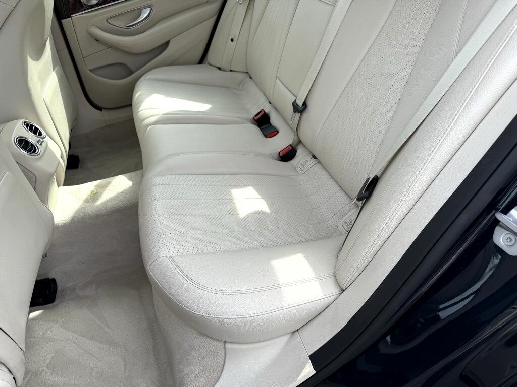 Mercedes-Benz E-Class E300 Luxury 4MATIC Sedan 2017 Mercedes-Benz E-Class E300 Luxury 4MATIC Sedan 2017