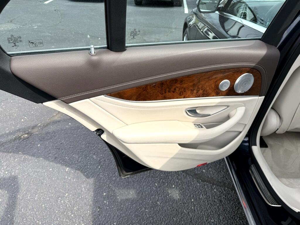 Mercedes-Benz E-Class E300 Luxury 4MATIC Sedan 2017 Mercedes-Benz E-Class E300 Luxury 4MATIC Sedan 2017