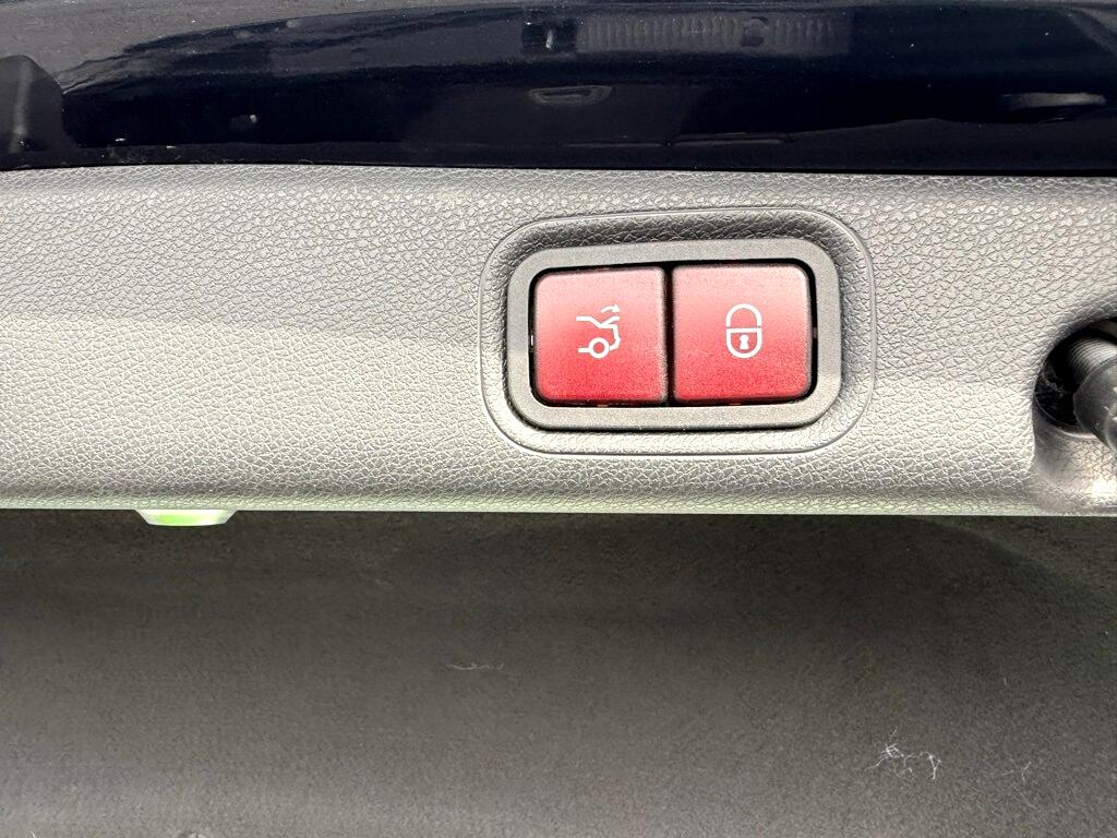 Mercedes-Benz E-Class E300 Luxury 4MATIC Sedan 2017 Mercedes-Benz E-Class E300 Luxury 4MATIC Sedan 2017