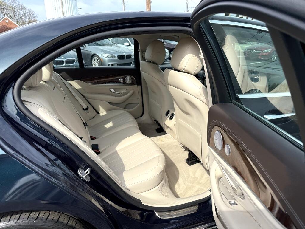 Mercedes-Benz E-Class E300 Luxury 4MATIC Sedan 2017 Mercedes-Benz E-Class E300 Luxury 4MATIC Sedan 2017