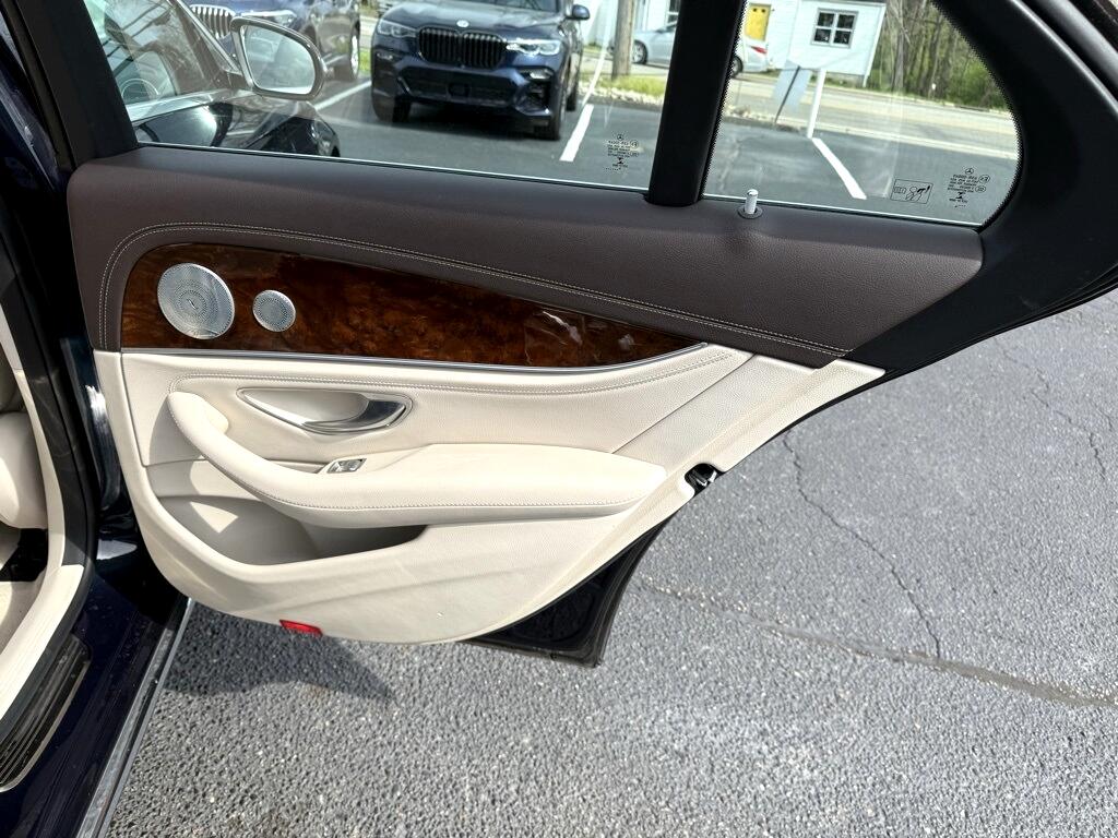 Mercedes-Benz E-Class E300 Luxury 4MATIC Sedan 2017 Mercedes-Benz E-Class E300 Luxury 4MATIC Sedan 2017