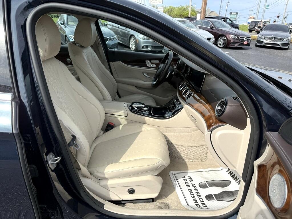 Mercedes-Benz E-Class E300 Luxury 4MATIC Sedan 2017 Mercedes-Benz E-Class E300 Luxury 4MATIC Sedan 2017