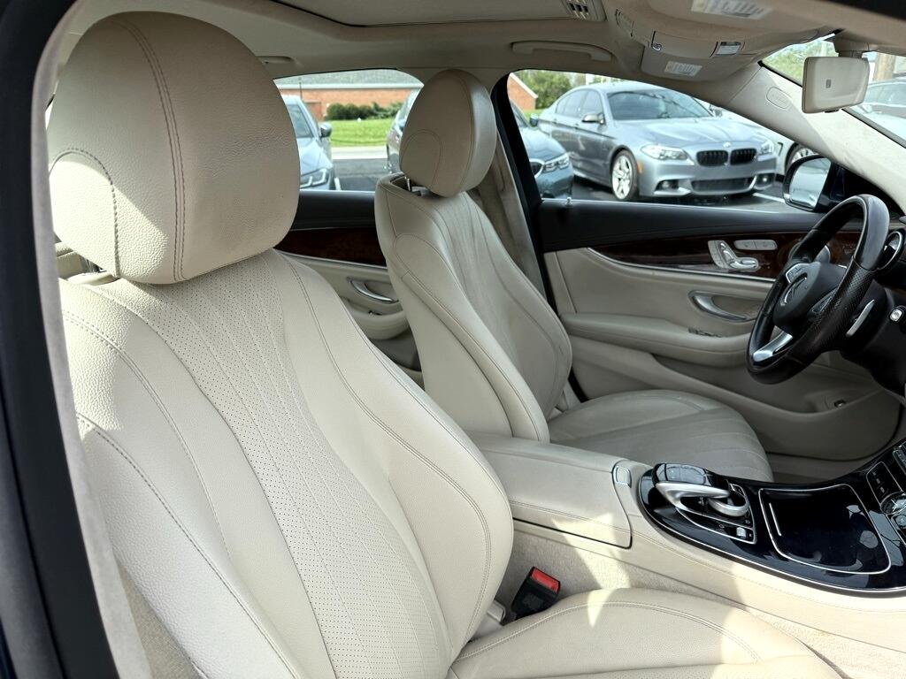 Mercedes-Benz E-Class E300 Luxury 4MATIC Sedan 2017 Mercedes-Benz E-Class E300 Luxury 4MATIC Sedan 2017
