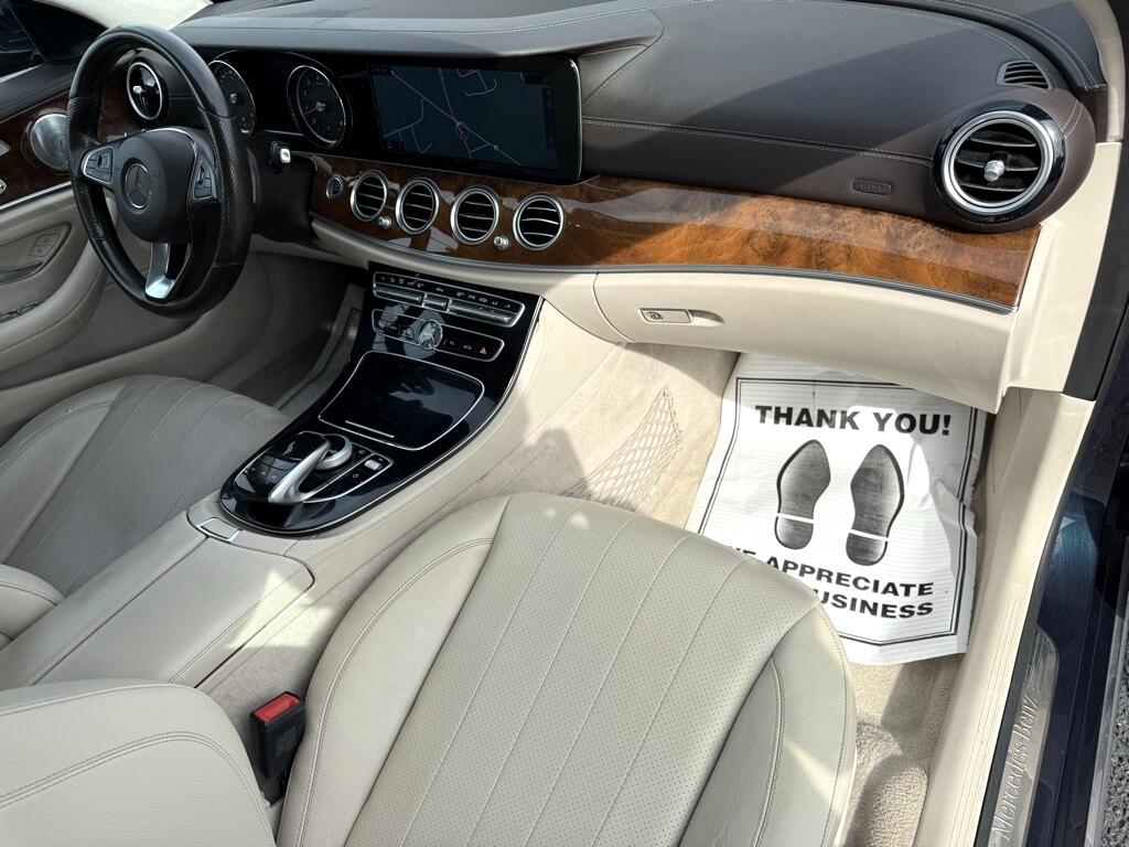 Mercedes-Benz E-Class E300 Luxury 4MATIC Sedan 2017 Mercedes-Benz E-Class E300 Luxury 4MATIC Sedan 2017