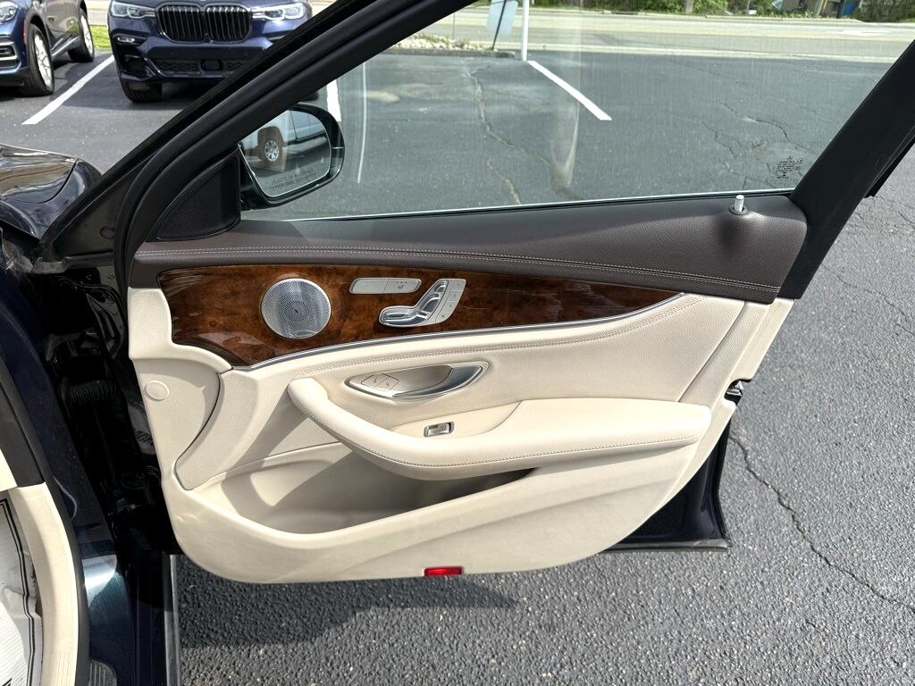 Mercedes-Benz E-Class E300 Luxury 4MATIC Sedan 2017 Mercedes-Benz E-Class E300 Luxury 4MATIC Sedan 2017