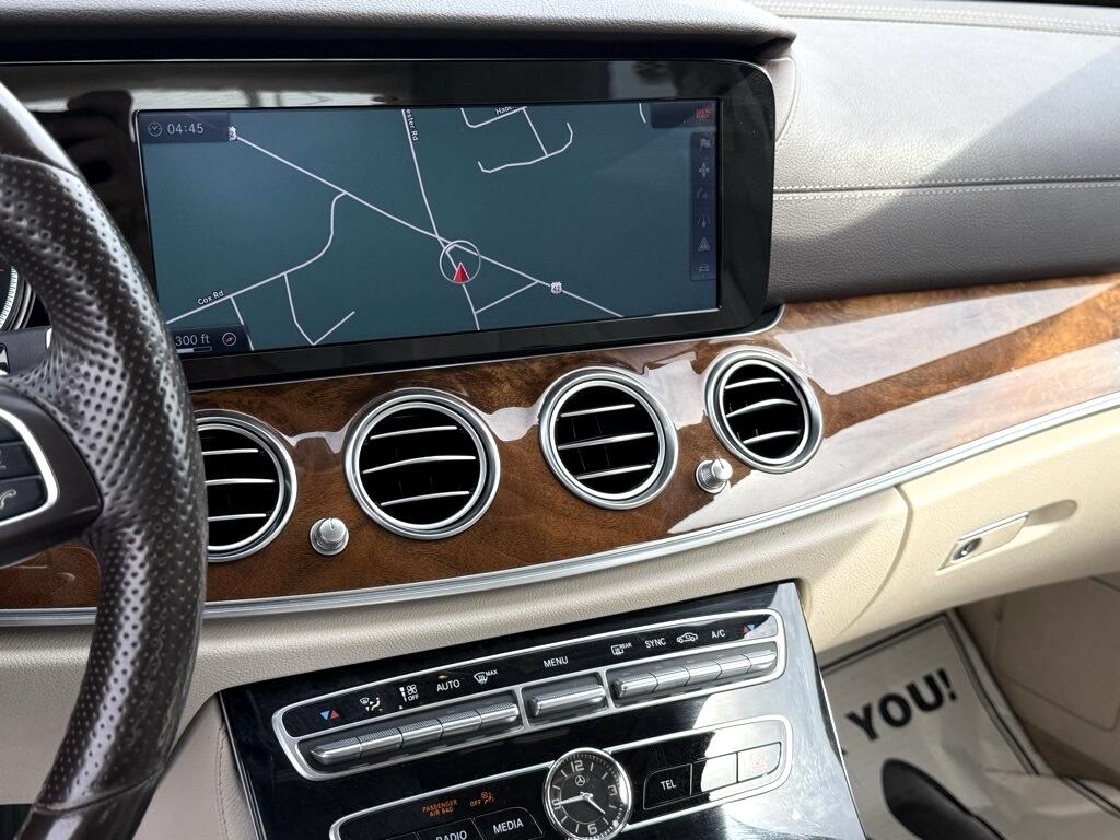 Mercedes-Benz E-Class E300 Luxury 4MATIC Sedan 2017 Mercedes-Benz E-Class E300 Luxury 4MATIC Sedan 2017