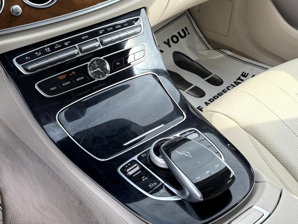 Mercedes-Benz E-Class E300 Luxury 4MATIC Sedan 2017 Mercedes-Benz E-Class E300 Luxury 4MATIC Sedan 2017