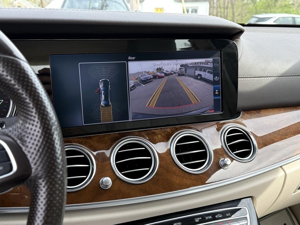 Mercedes-Benz E-Class E300 Luxury 4MATIC Sedan 2017 Mercedes-Benz E-Class E300 Luxury 4MATIC Sedan 2017