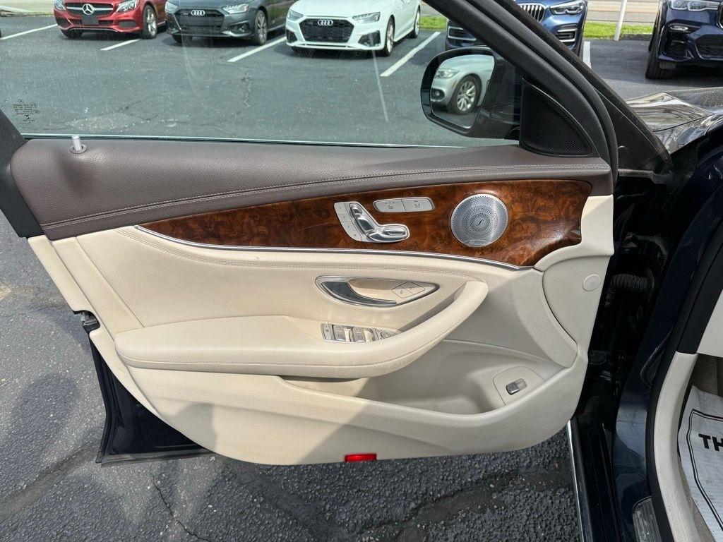 Mercedes-Benz E-Class E300 Luxury 4MATIC Sedan 2017