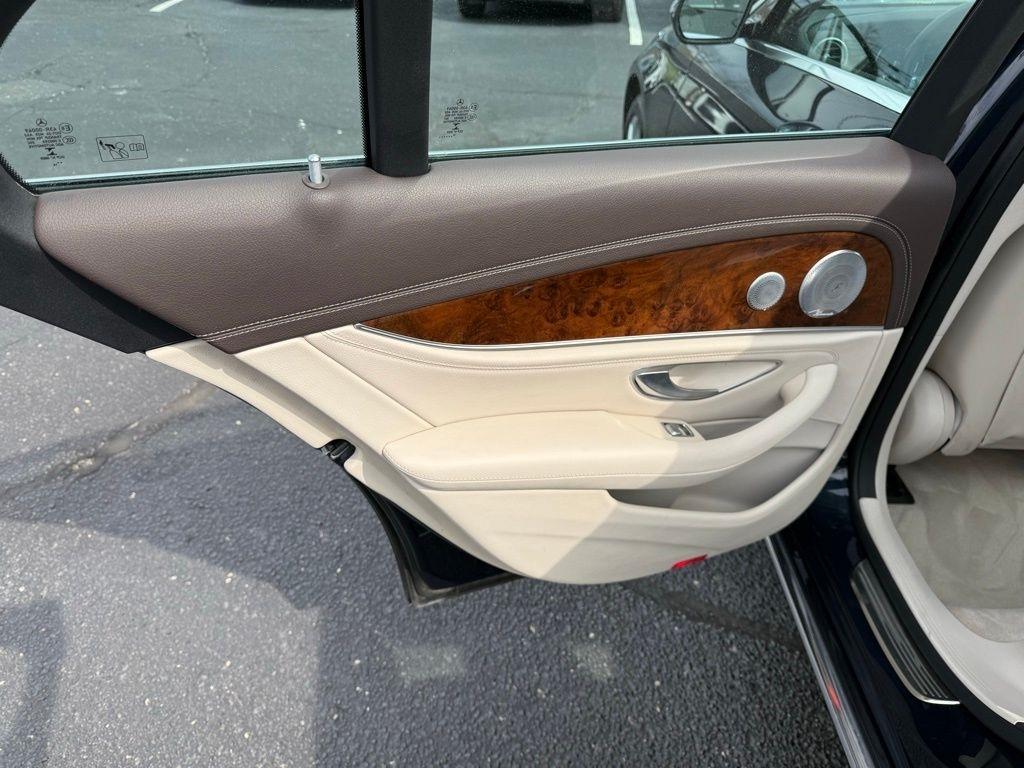 Mercedes-Benz E-Class E300 Luxury 4MATIC Sedan 2017