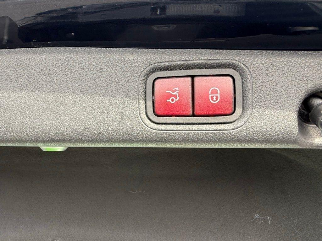 Mercedes-Benz E-Class E300 Luxury 4MATIC Sedan 2017