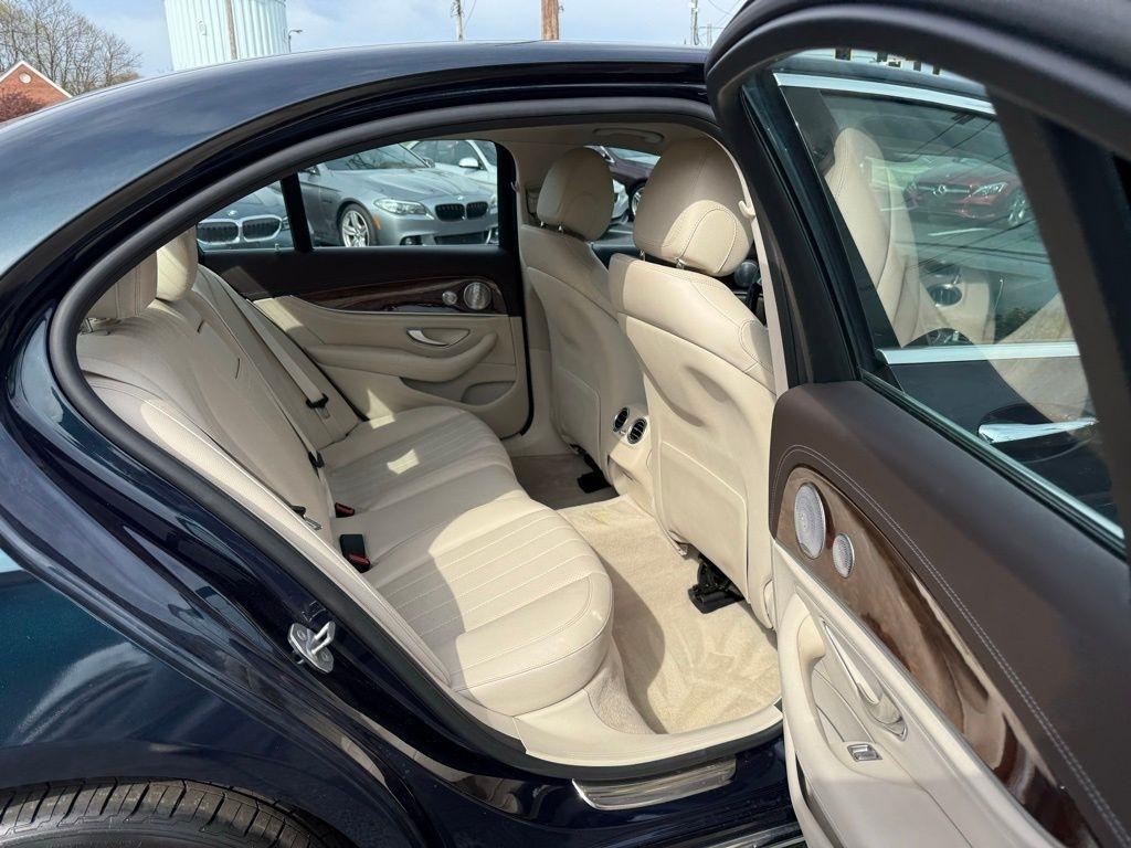 Mercedes-Benz E-Class E300 Luxury 4MATIC Sedan 2017