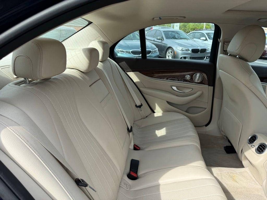 Mercedes-Benz E-Class E300 Luxury 4MATIC Sedan 2017