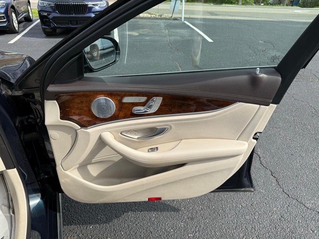 Mercedes-Benz E-Class E300 Luxury 4MATIC Sedan 2017