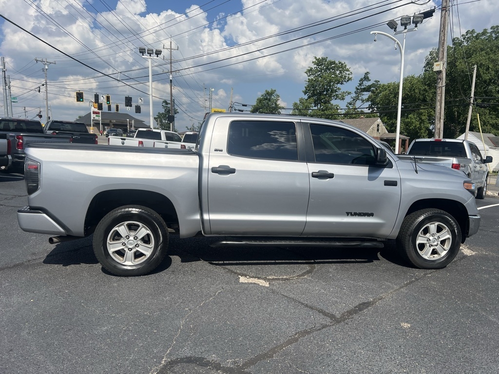 Toyota Tundra SR5 5.7L V8 FFV CrewMax 4WD 2018