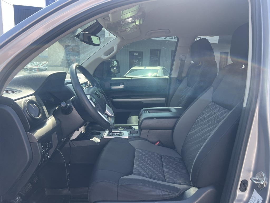 Toyota Tundra SR5 5.7L V8 FFV CrewMax 4WD 2018