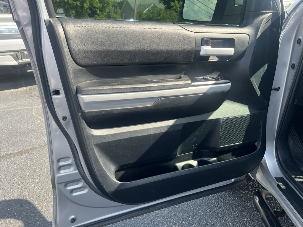 Toyota Tundra SR5 5.7L V8 FFV CrewMax 4WD 2018