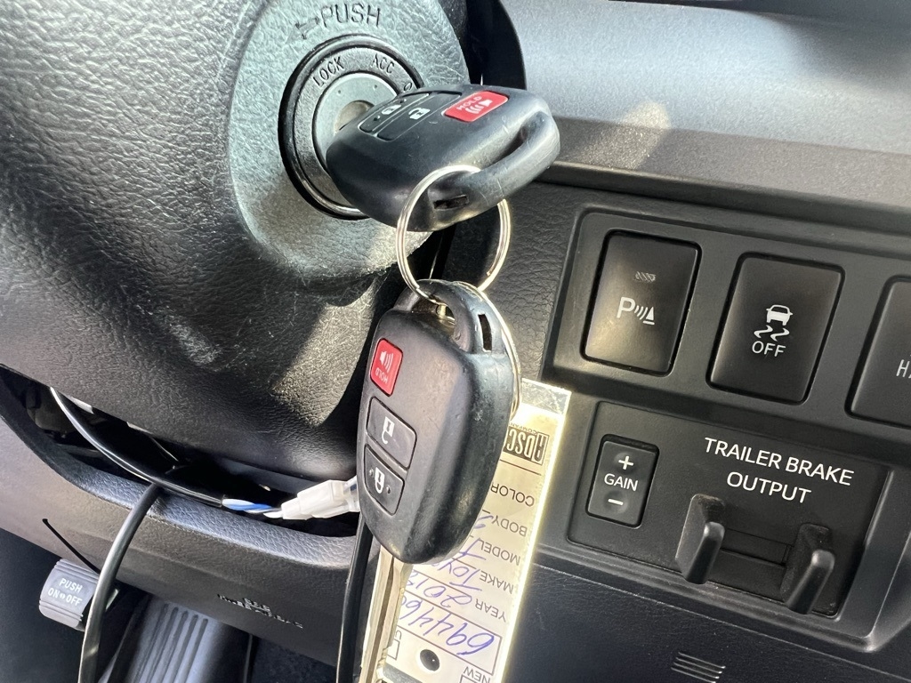 Toyota Tundra SR5 5.7L V8 FFV CrewMax 4WD 2018