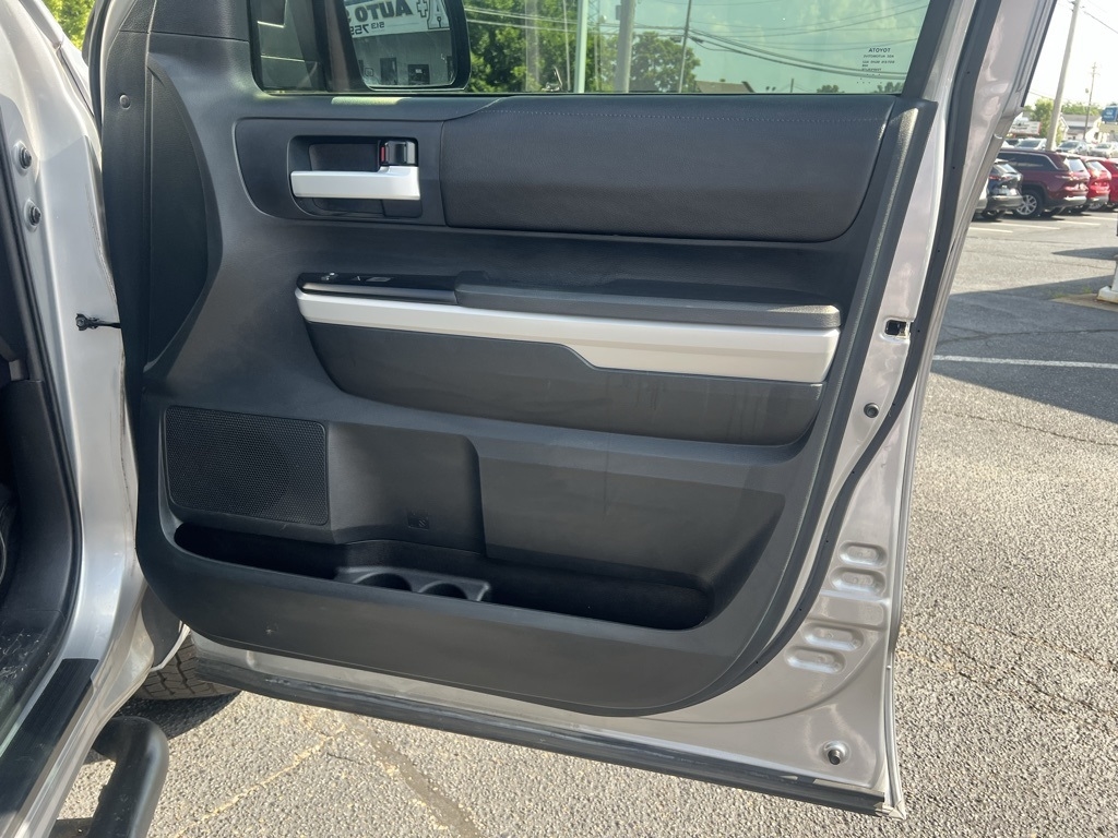 Toyota Tundra SR5 5.7L V8 FFV CrewMax 4WD 2018