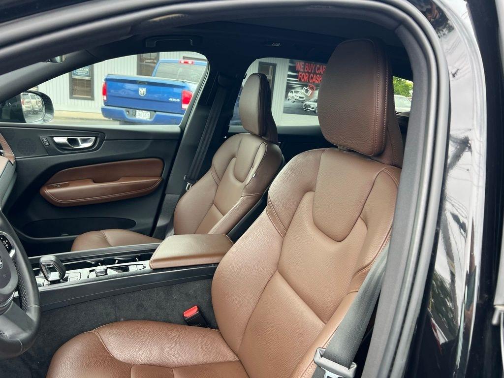 Volvo XC60 B5 Plus Dark AWD 2023