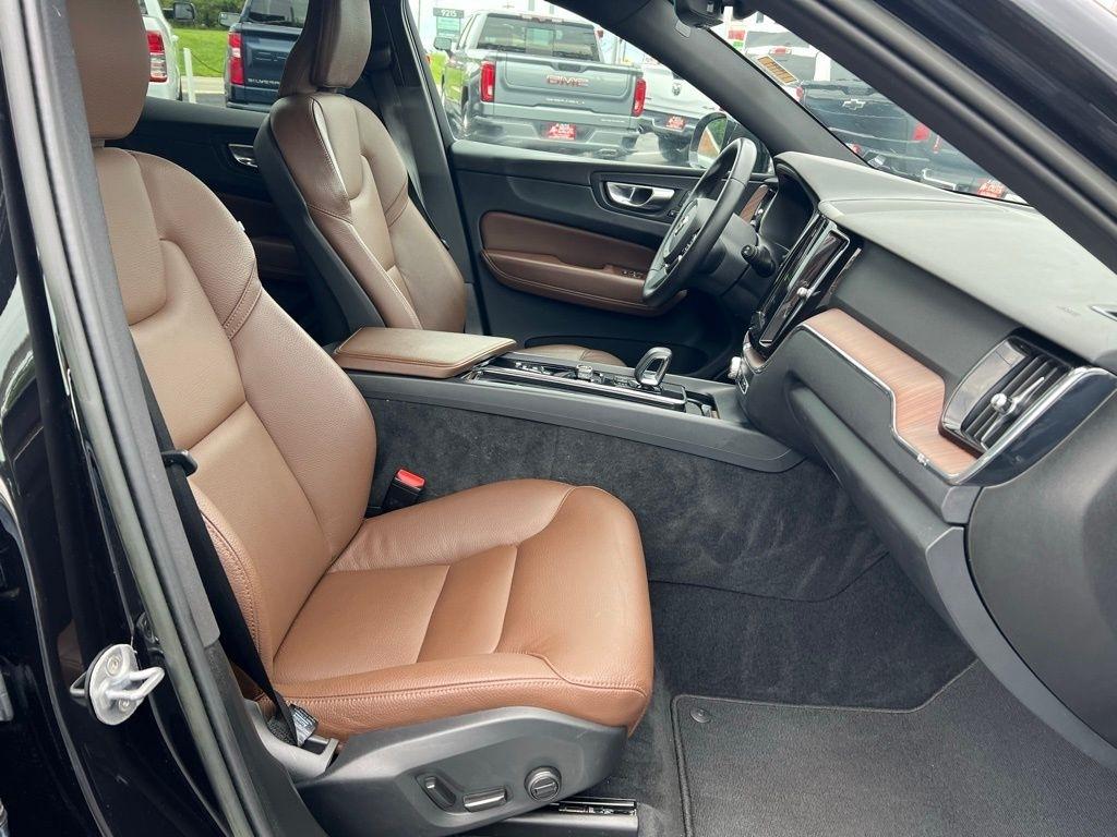 Volvo XC60 B5 Plus Dark AWD 2023