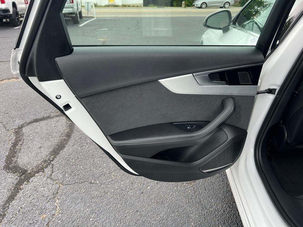 Audi A4 2.0 TFSI Auto Premium Plus quattro AWD 2022